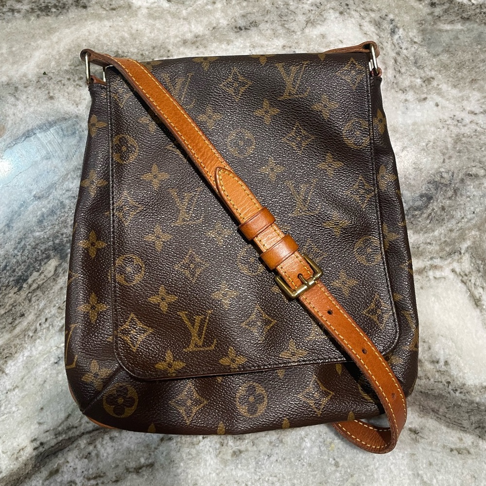 Louis Vuitton Monogram Canvas Crossbody Shoulder Bag in Brown and Tan